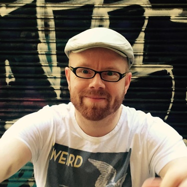 Frosti Jónsson, einnig þekktur sem Bistro Boy, er einn skipuleggjenda FAB partíanna, partí sem eru opinn öllum körlum sem fíla karla. Næsta ball verður haldið í Ægisgarði föstudaginn 15. desember. Frosti Jónsson, einnig þekktur sem Bistro Boy, er einn skipuleggjenda FAB partíanna, partí sem eru opinn öllum körlum sem fíla karla. Næsta ball verður haldið í Ægisgarði föstudaginn 15. desember.